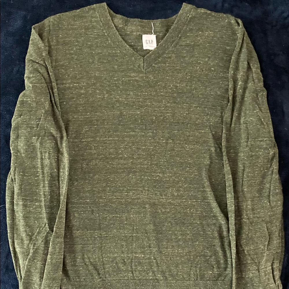 $15 ➡️ Large Green V Neck Sweater